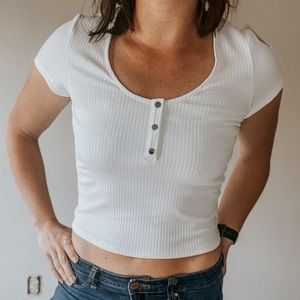 Victoria Sport Ribbed Quarter button crop top